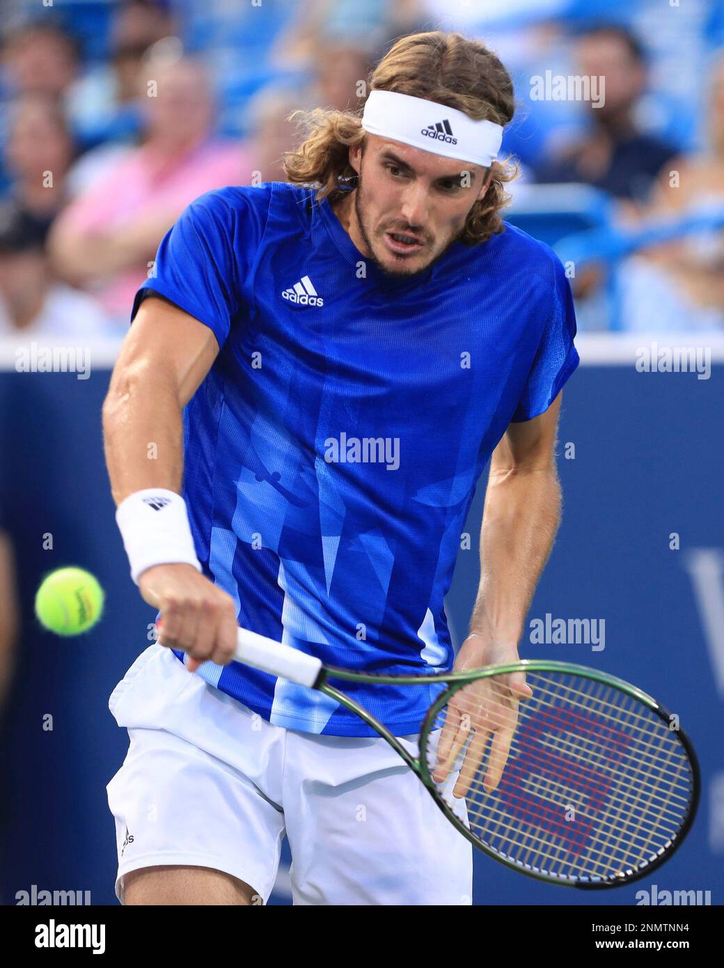 tsitsipas serve 0032