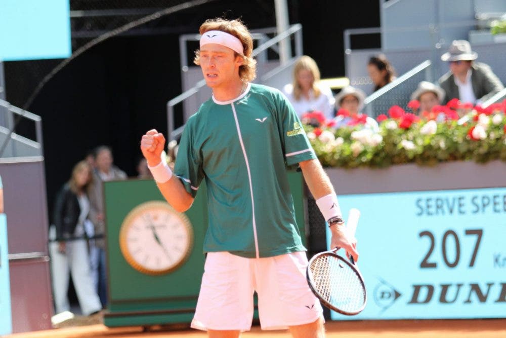 tsitsipas serve 0045