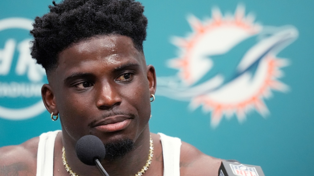 tyreek hill chiefs picture
