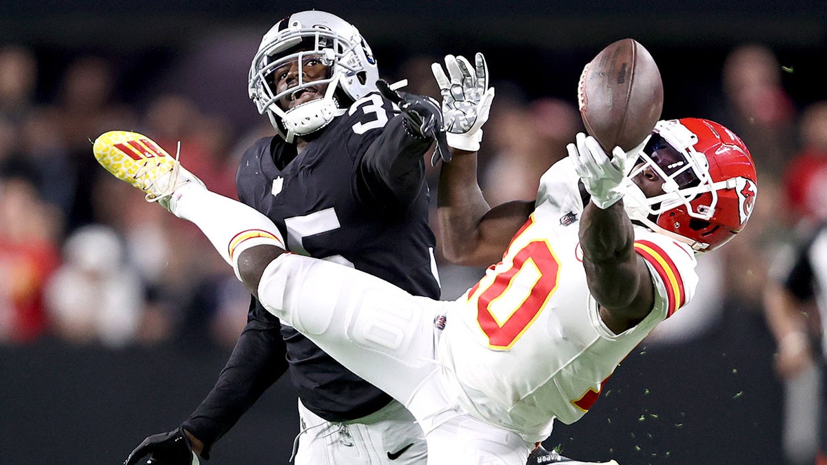 tyreek hill raiders 0045