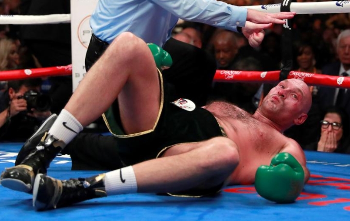 tyson fury knocked down 0012