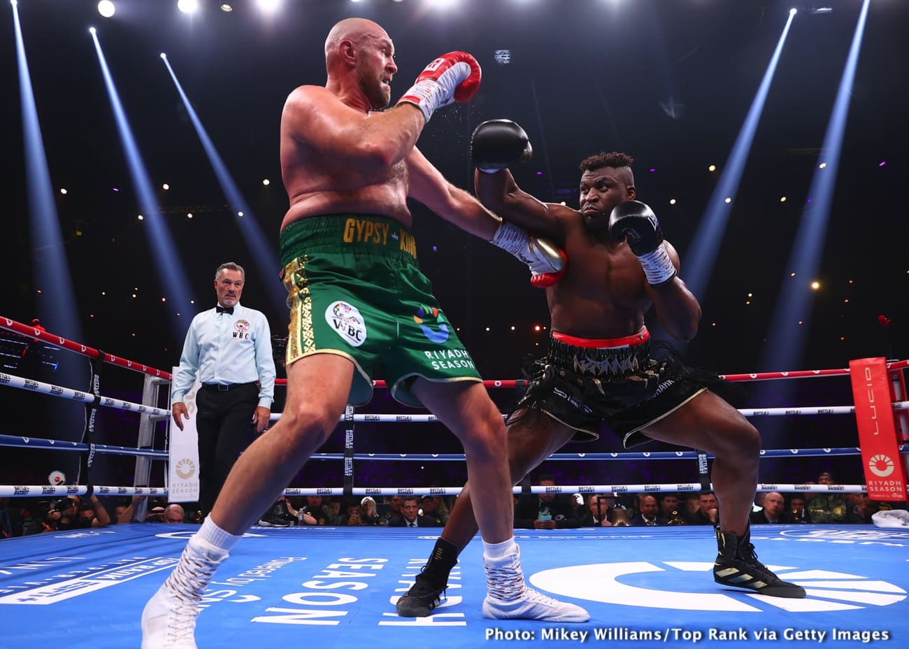 tyson fury knocked down 0021