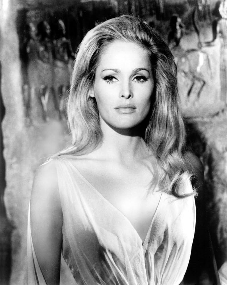 Ursula Andress 007
