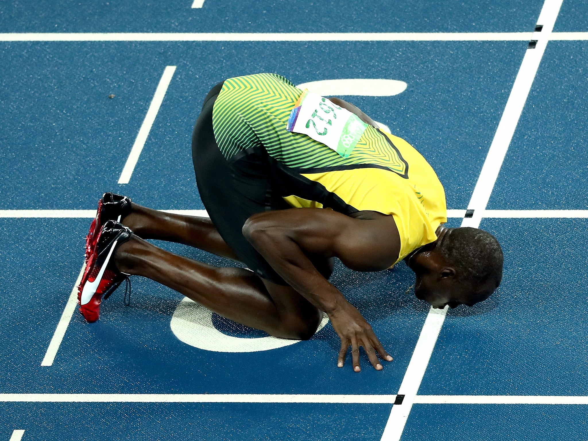 usain bolt finish line celebration