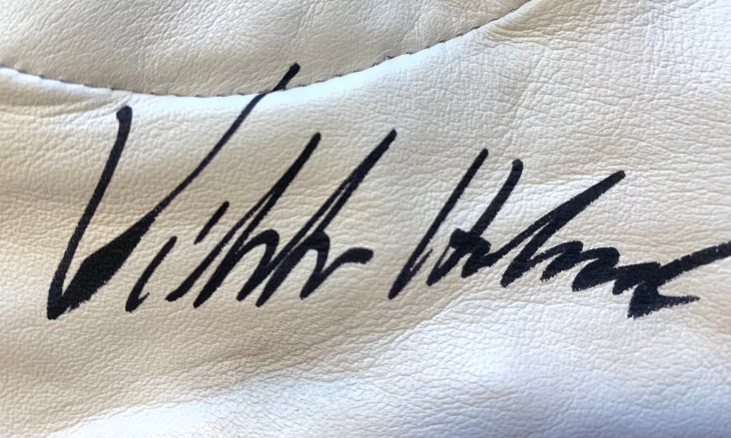 viktor hovland autograph 0042