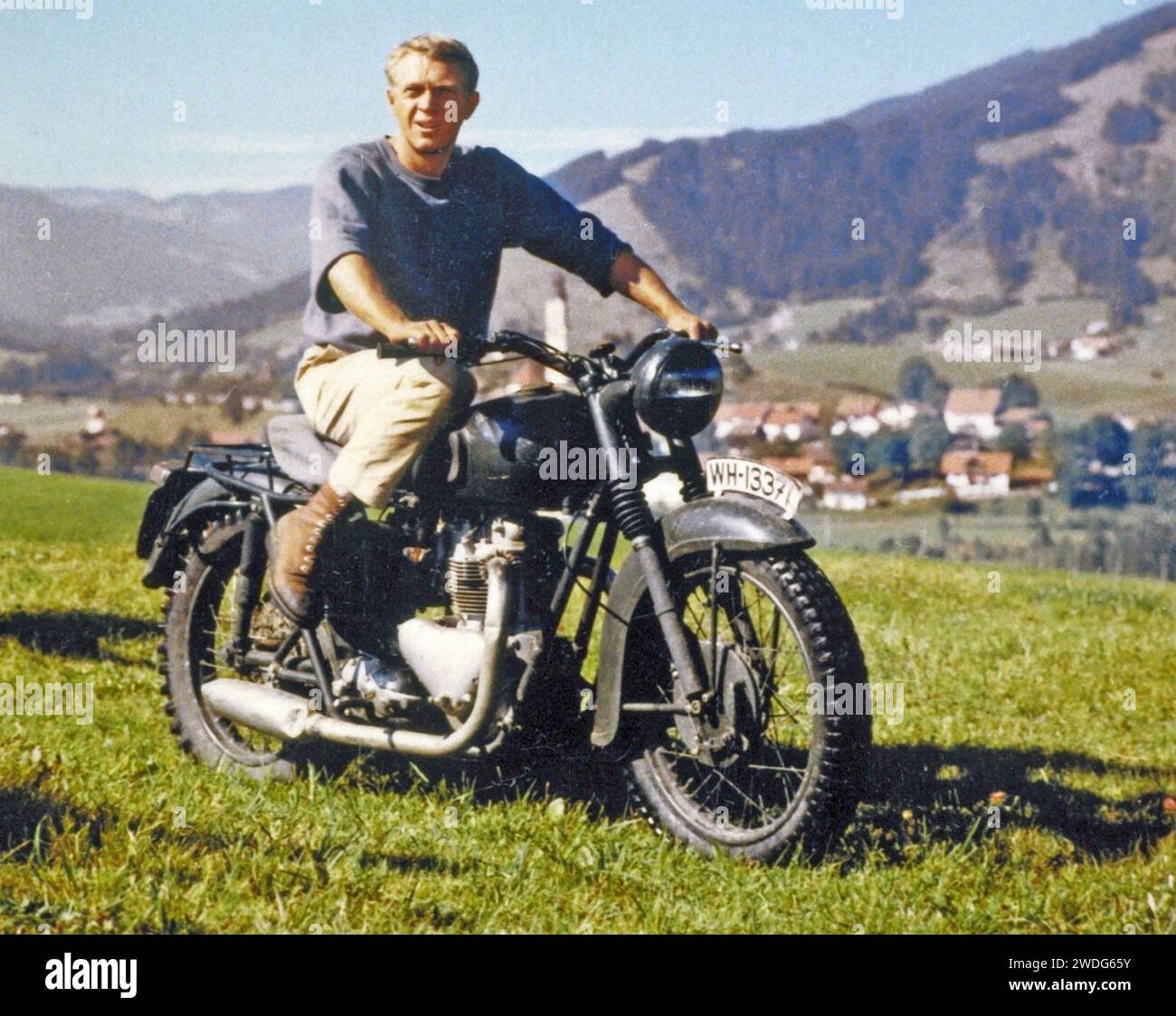 vintage motorcycle enthusiasts
