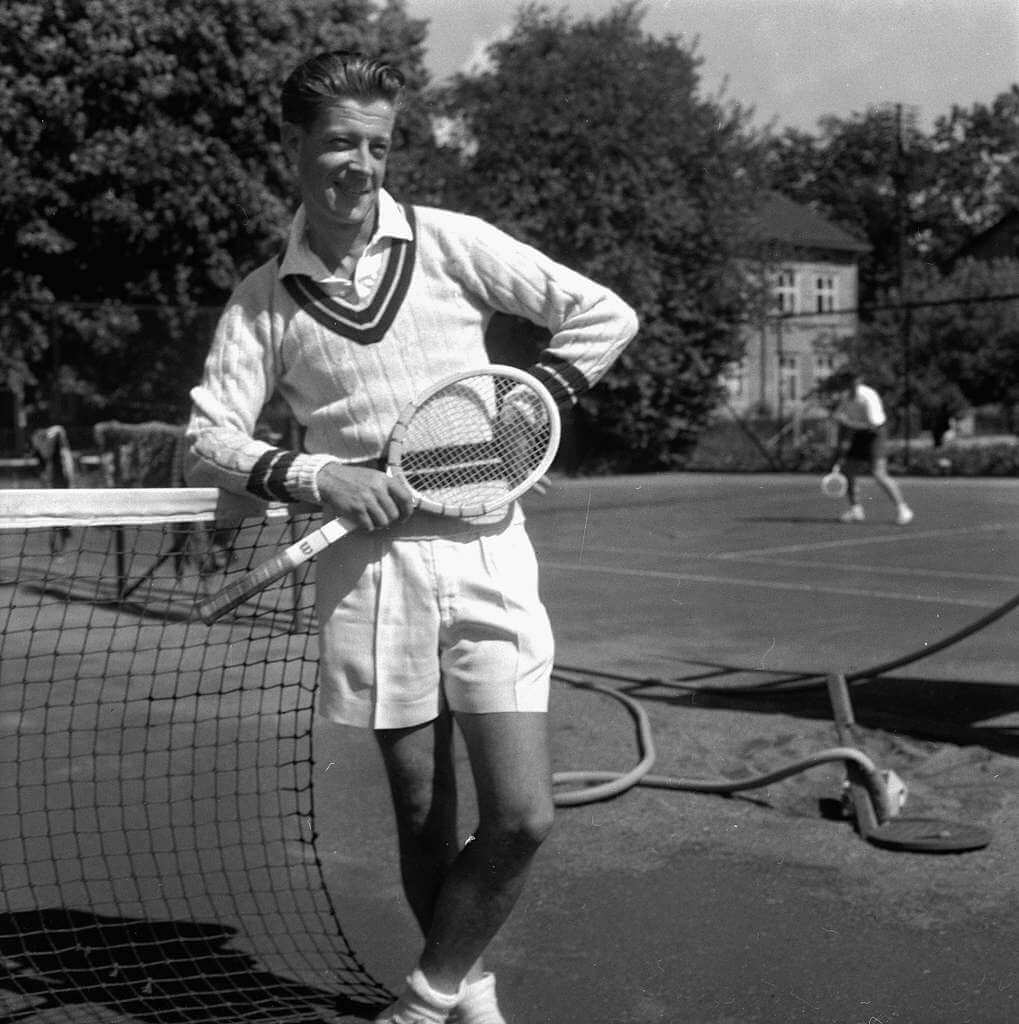 vintage tennis equipment