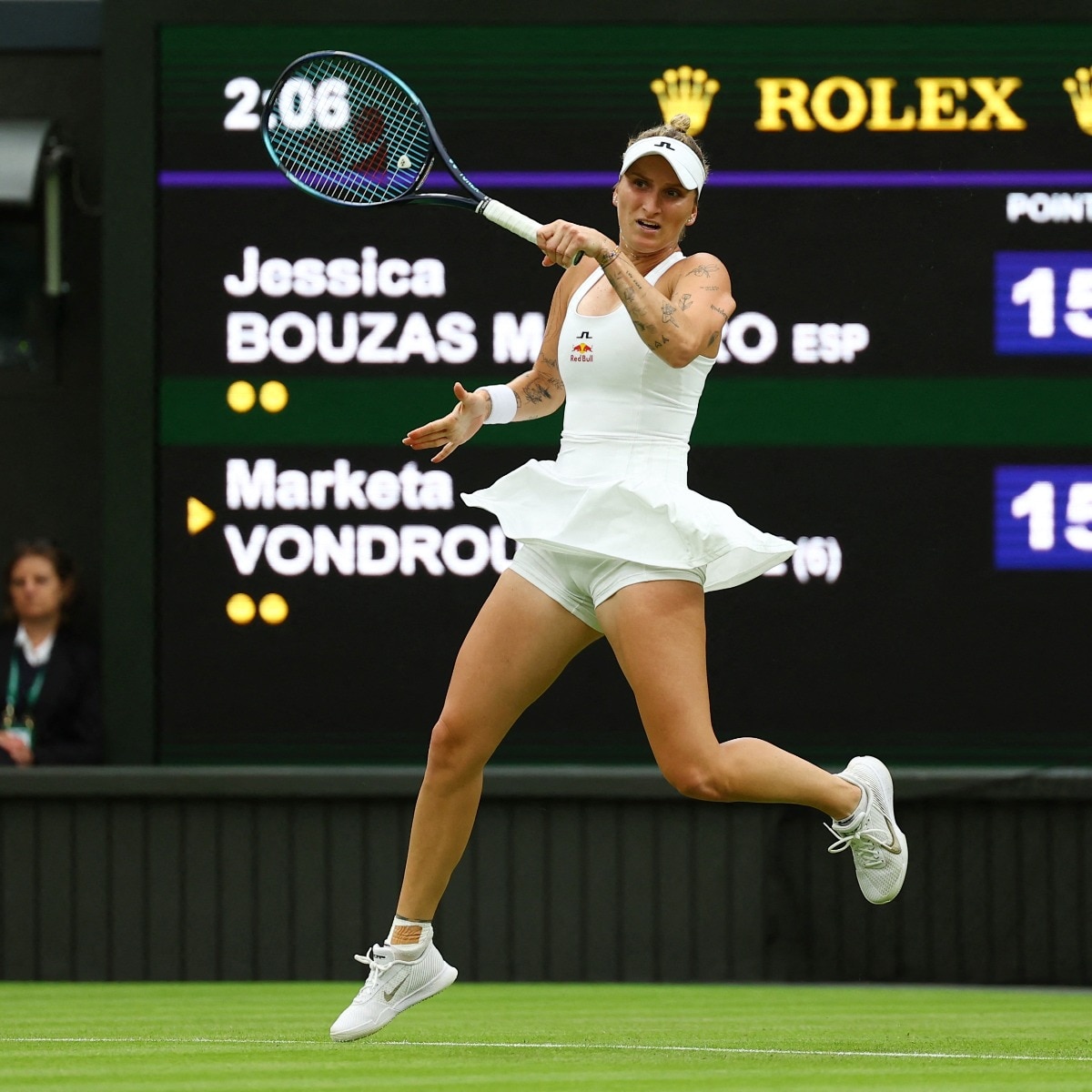 Vondrousova behind-the-scenes.