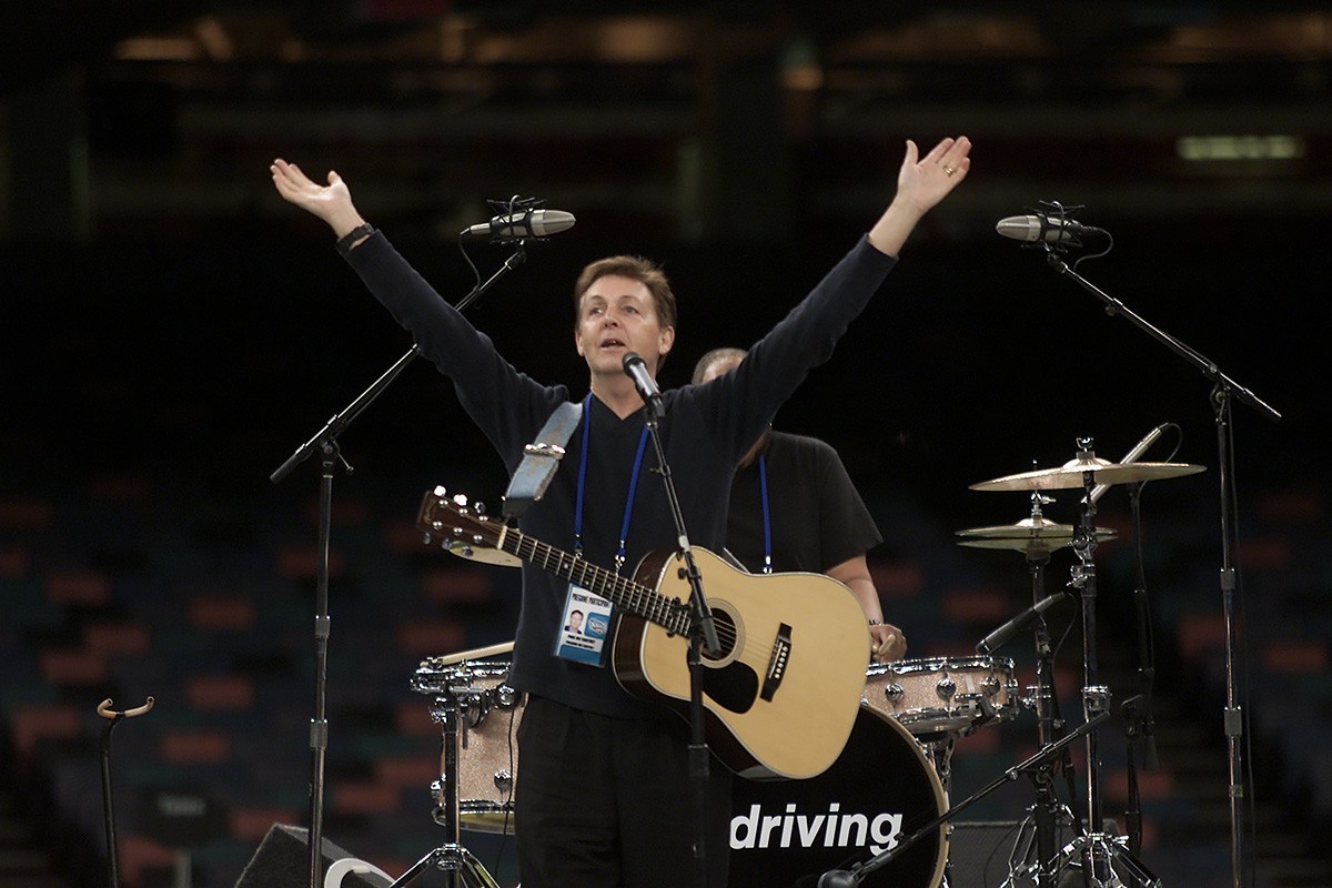 was paul mccartney at the super bowl 0017