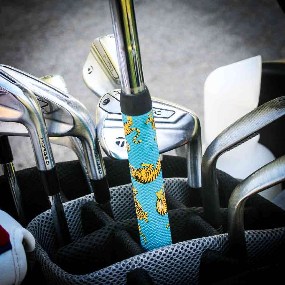 What grips does Tiger use 0038