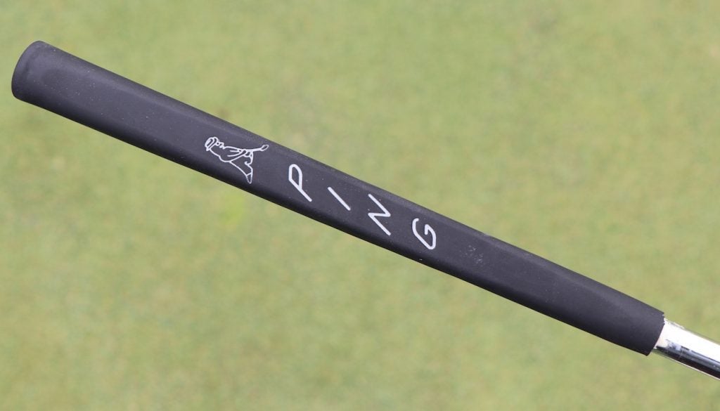 What grips does Tiger use 0048