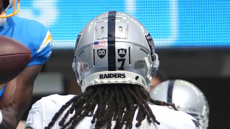 what is the sticker on the back of patrick mahomes helmet 0030