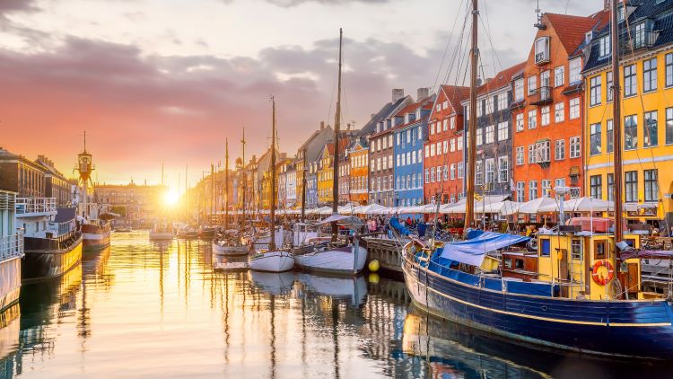 what time is it in denmark