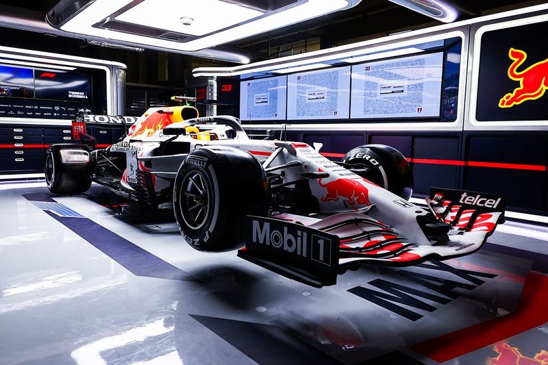 white red bull f1