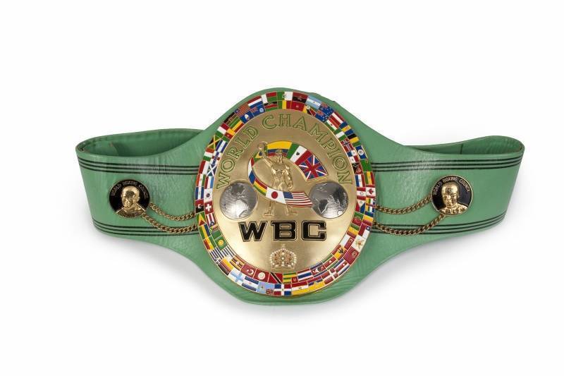 whose pictures are on the wbc belt 0016