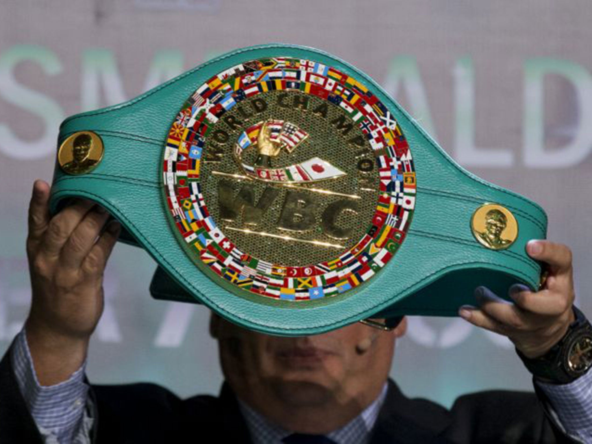 whose pictures are on the wbc belt 0018