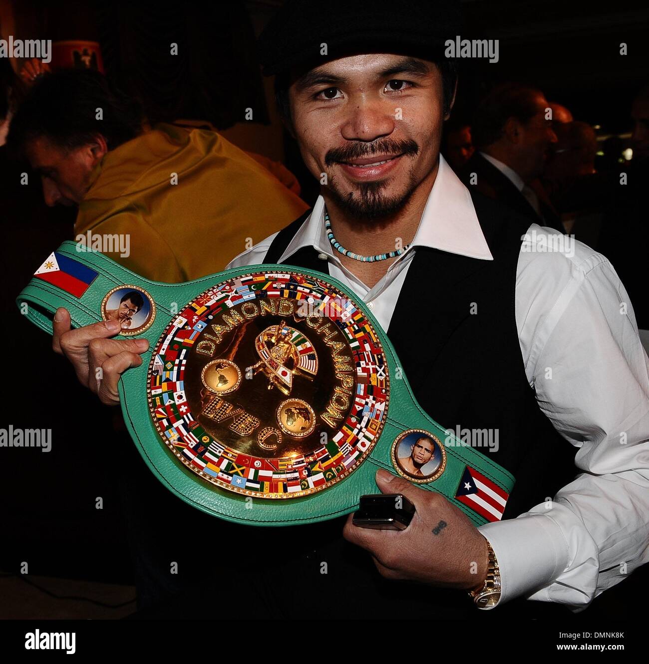whose pictures are on the wbc belt 0021