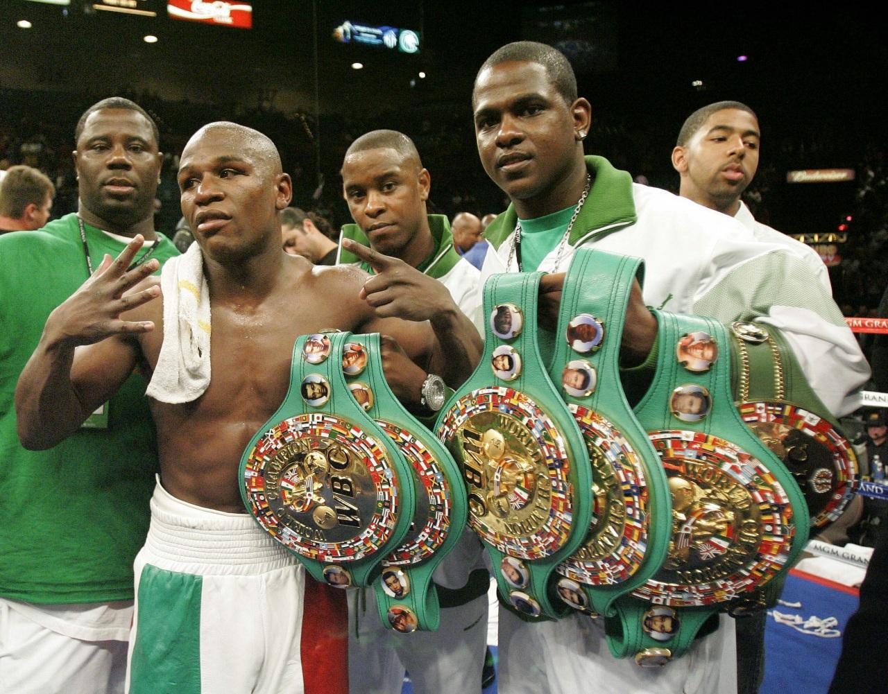 whose pictures are on the wbc belt 0025