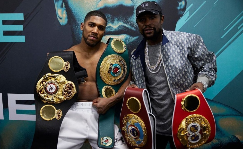 whose pictures are on the wbc belt 0034