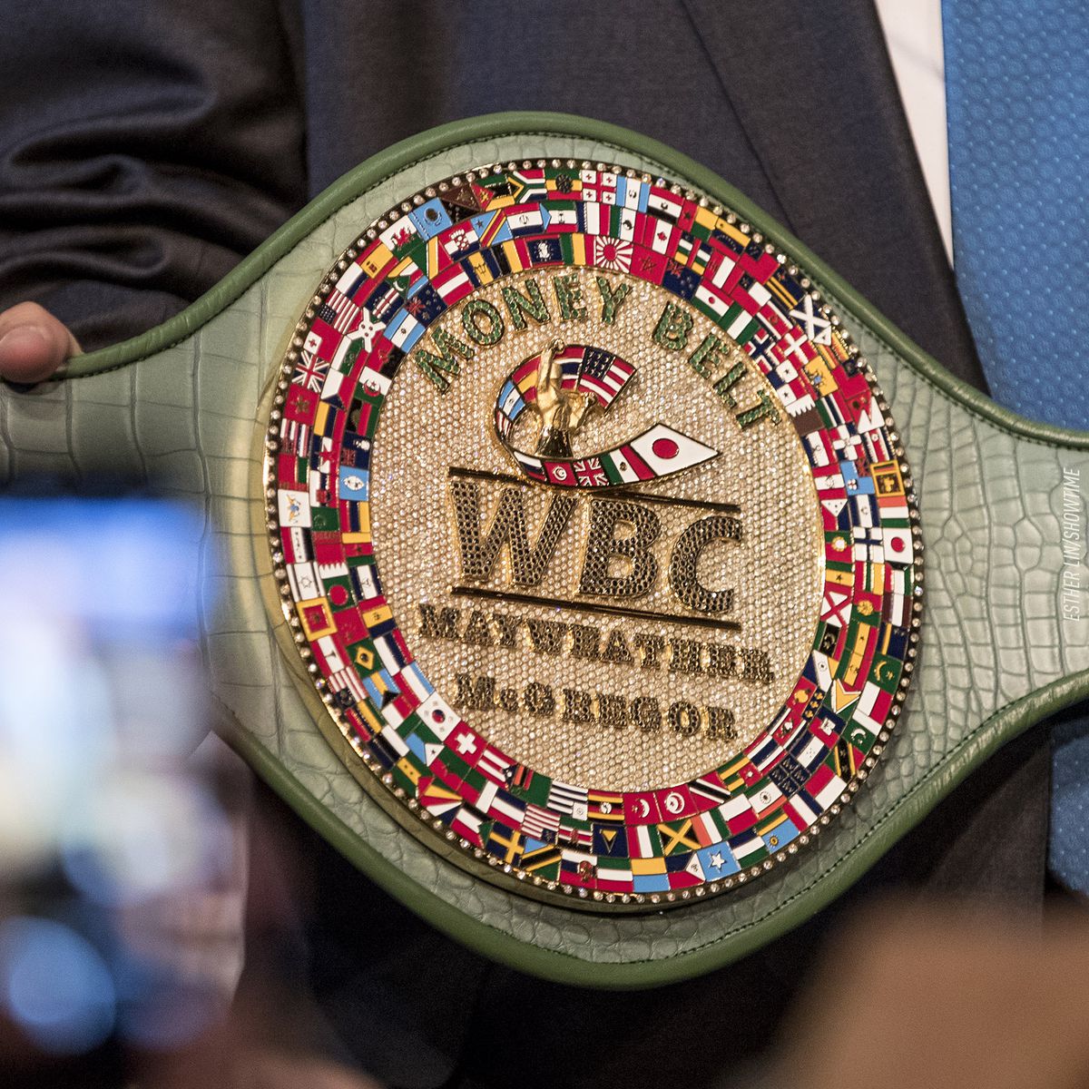 whose pictures are on the wbc belt 0038