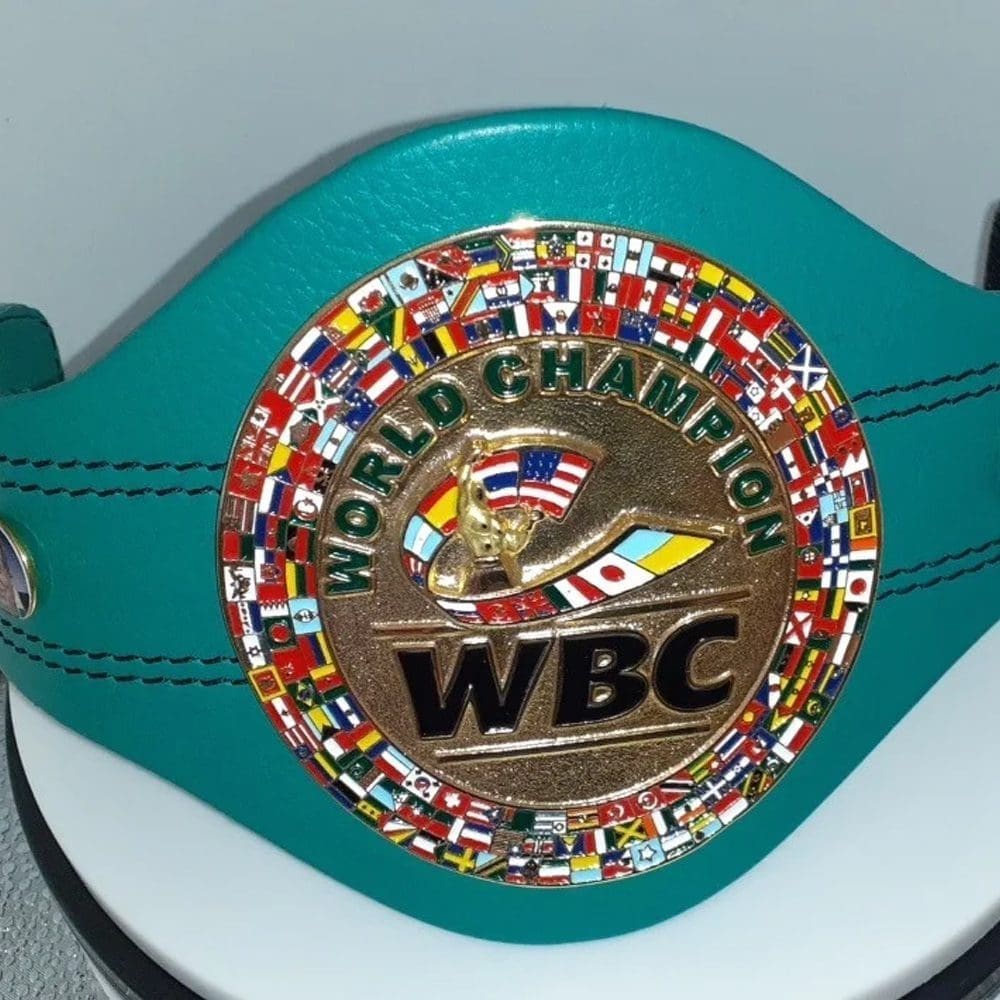 whose pictures are on the wbc belt 0040
