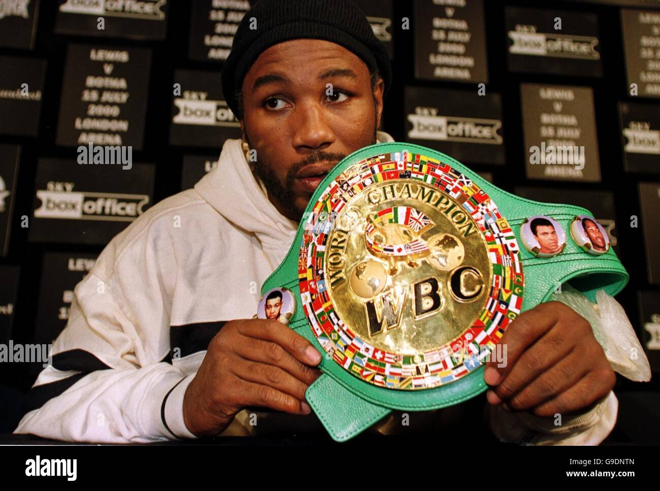 whose pictures are on the wbc belt 0047