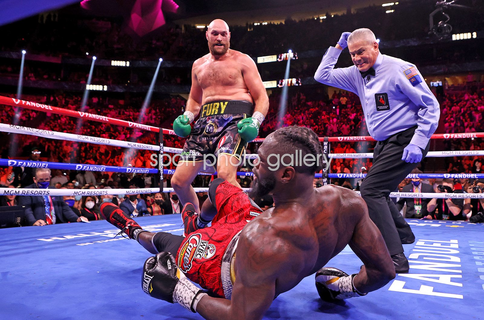 wilder knocks down fury 0009