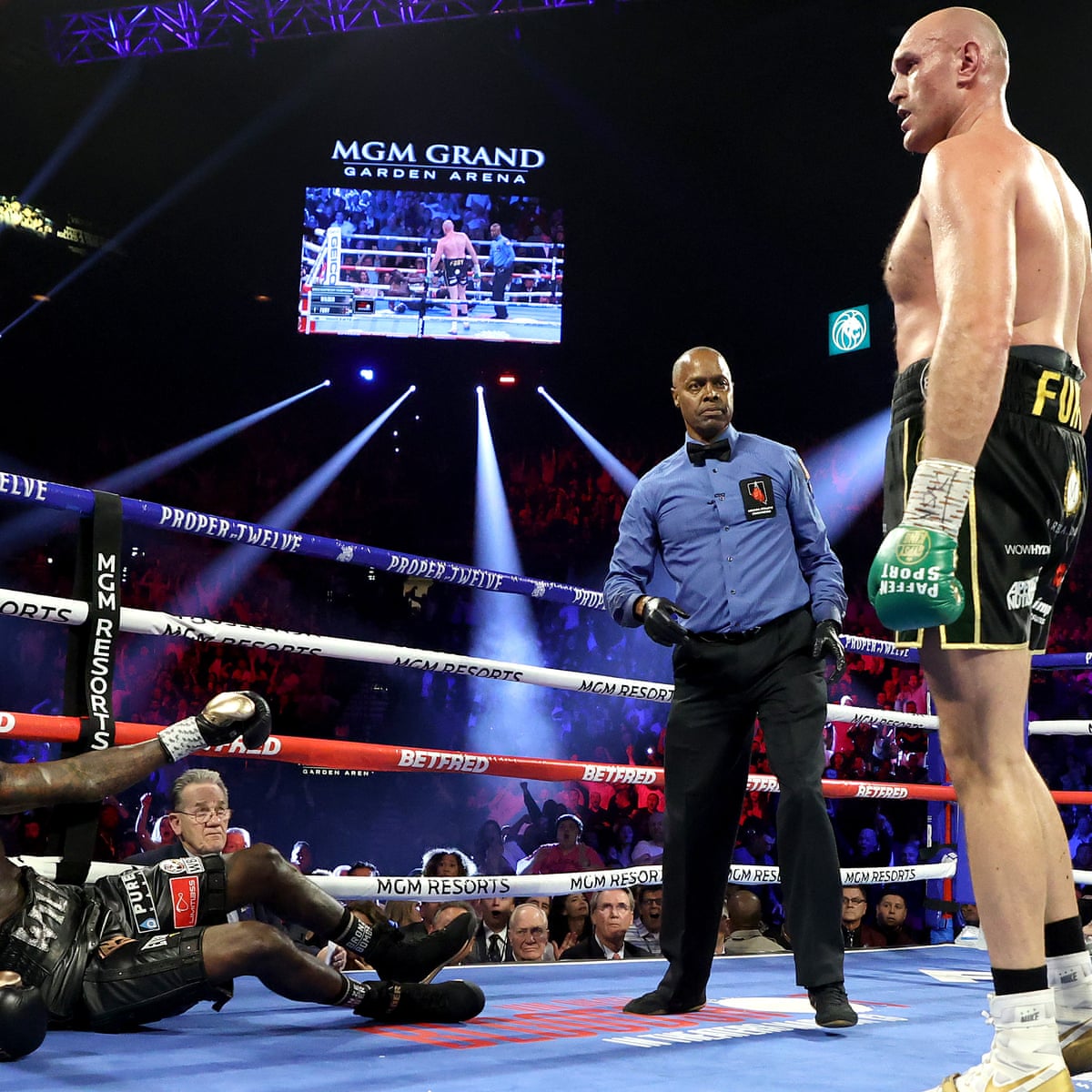 wilder knocks down fury 0021