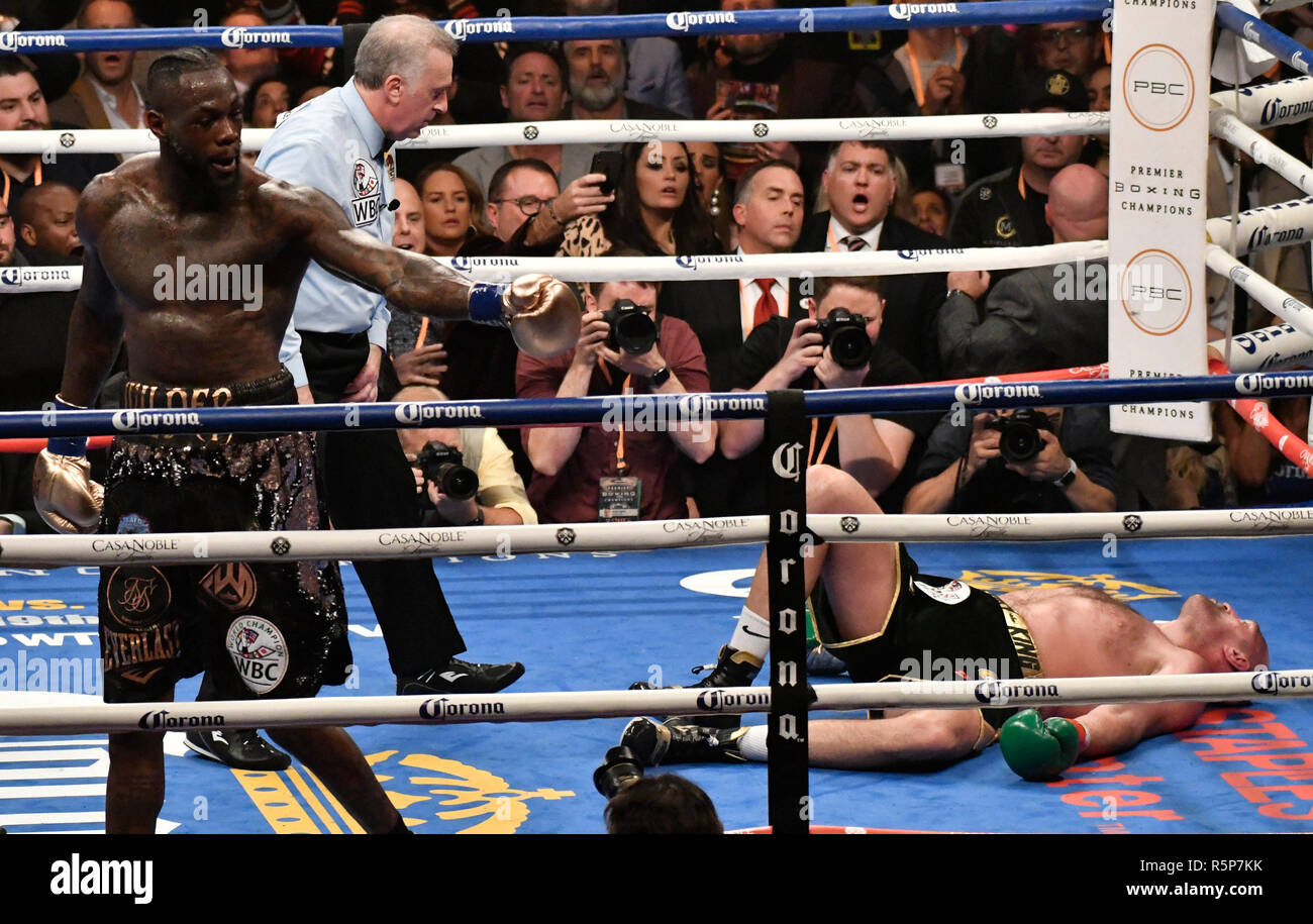 wilder knocks down fury 0023