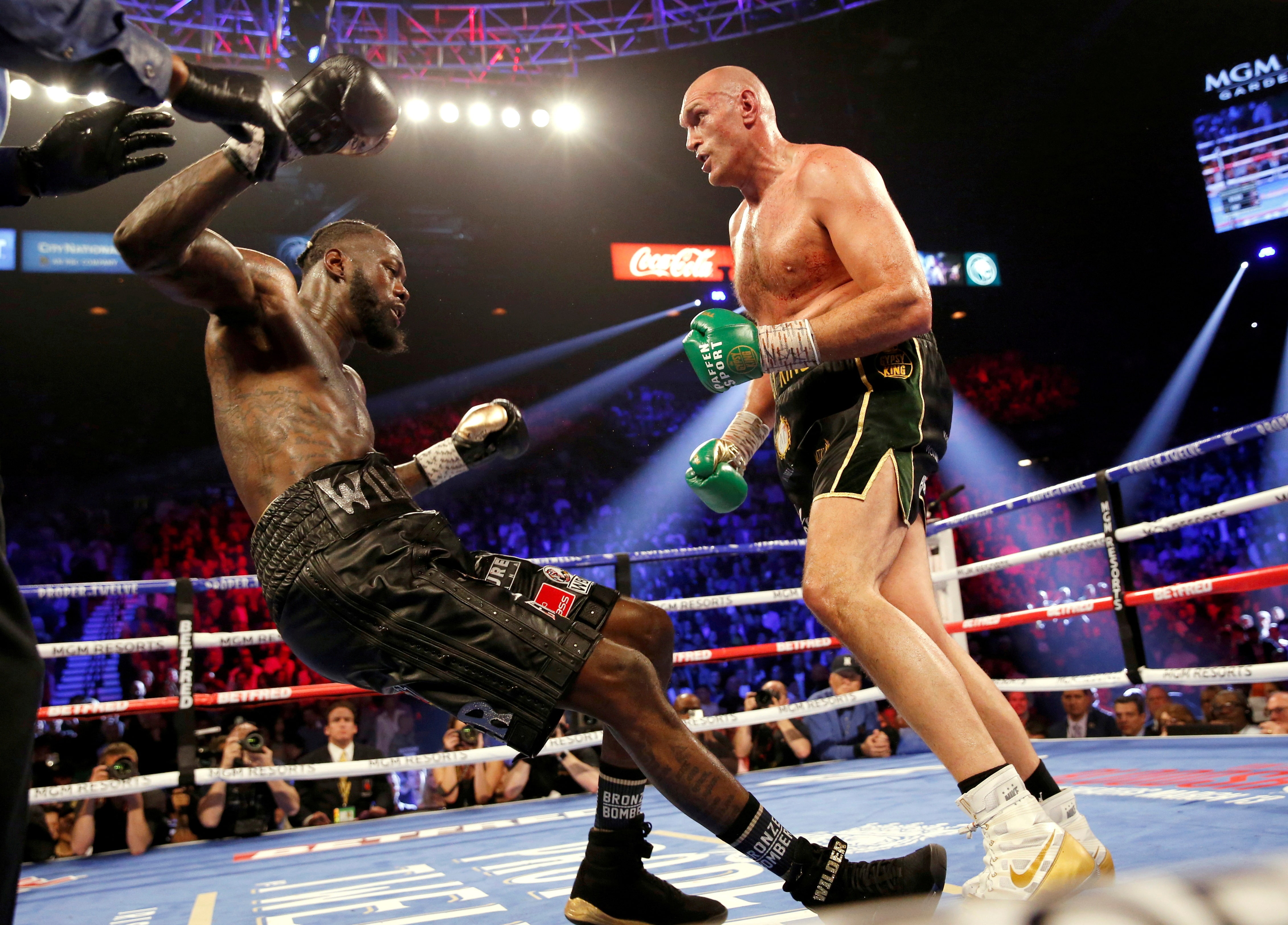 wilder knocks down fury 0025