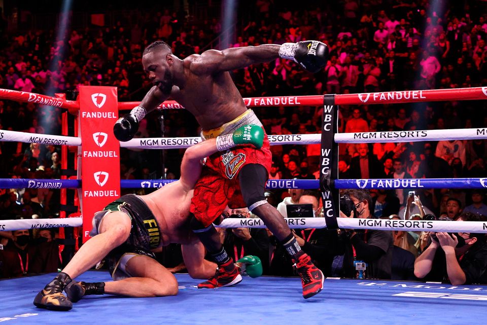 wilder knocks down fury 0032