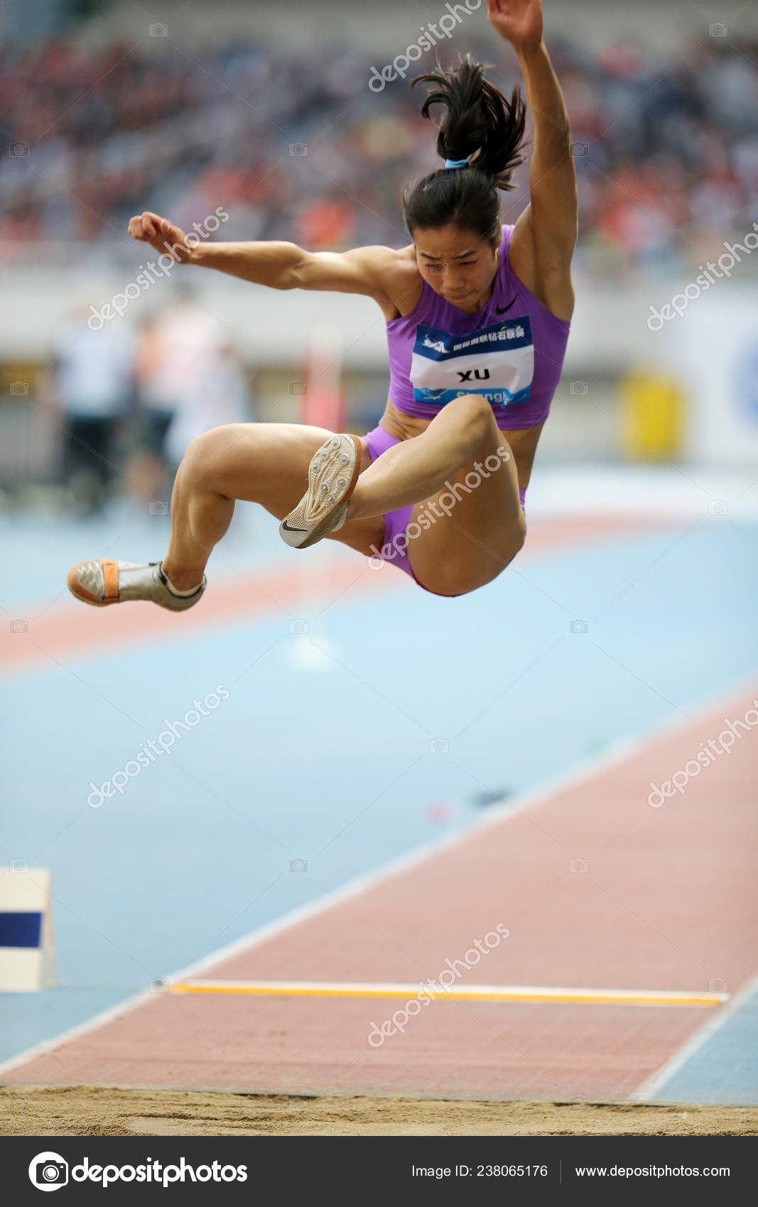women's long jump landing 0010