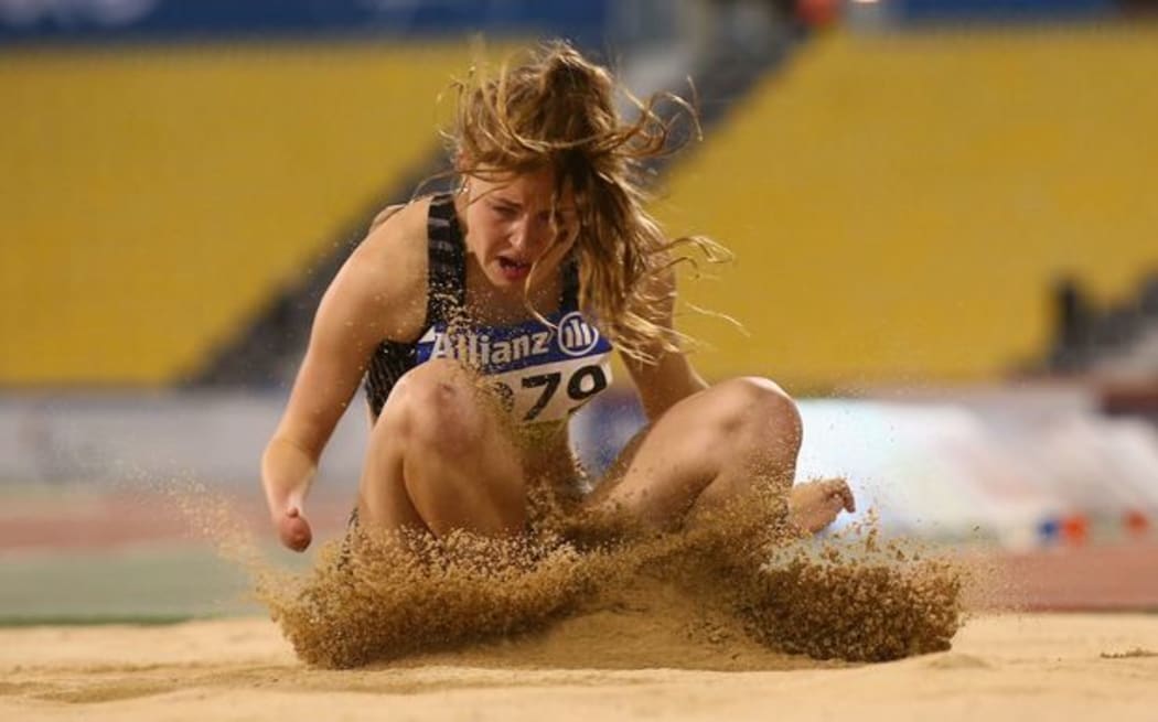 women's long jump landing 0025