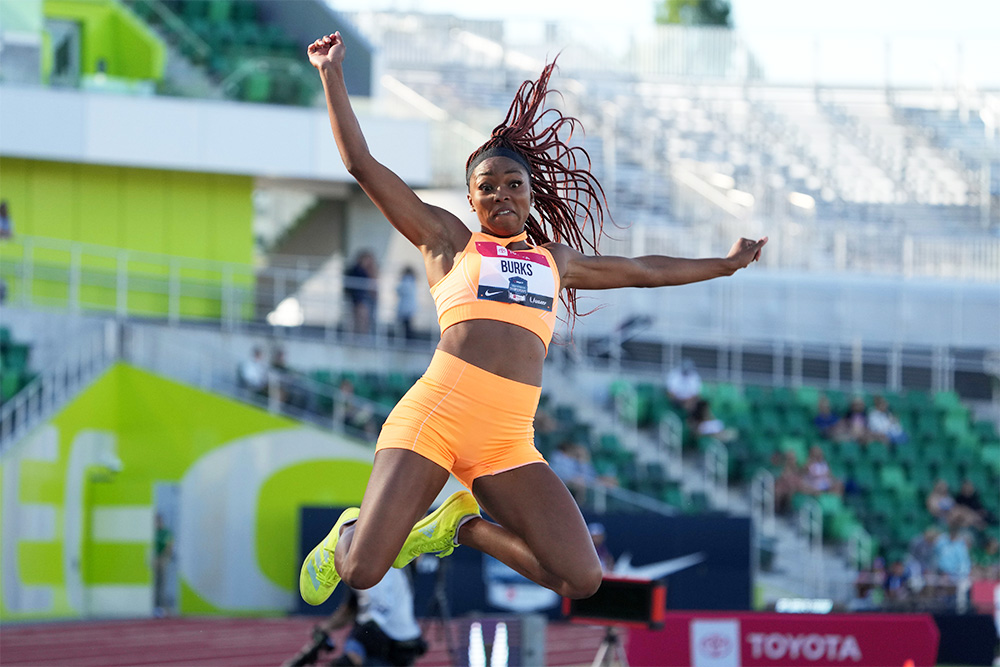 women's long jump landing 0026