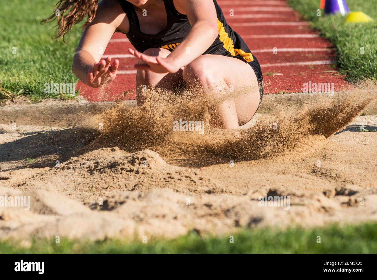 women's long jump landing 0027