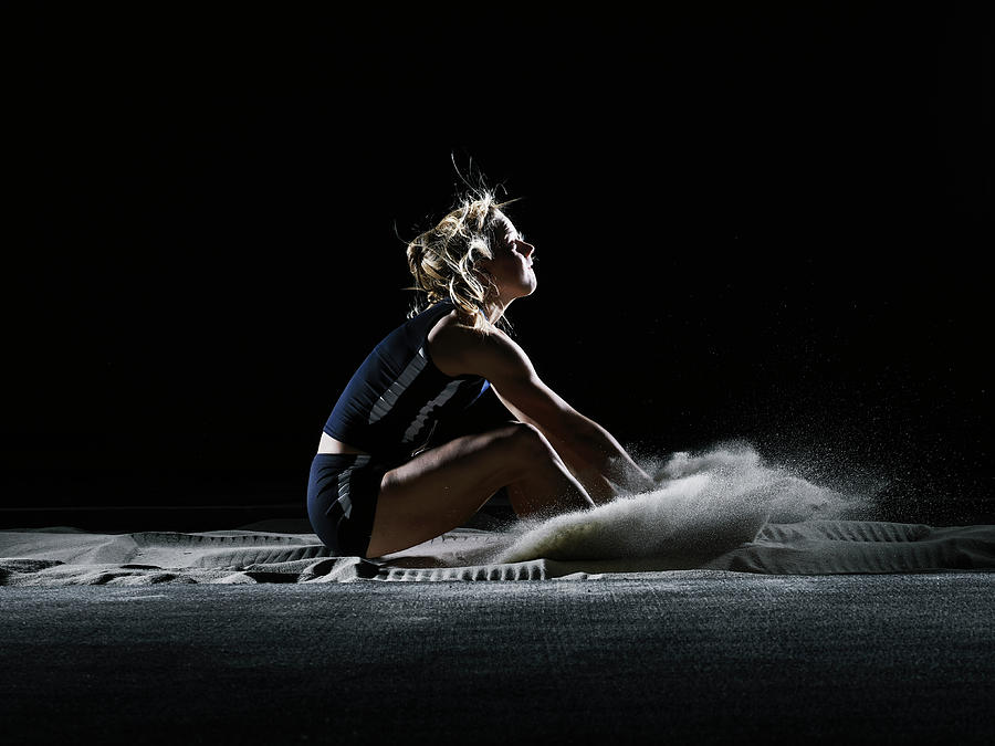 women's long jump landing 0028