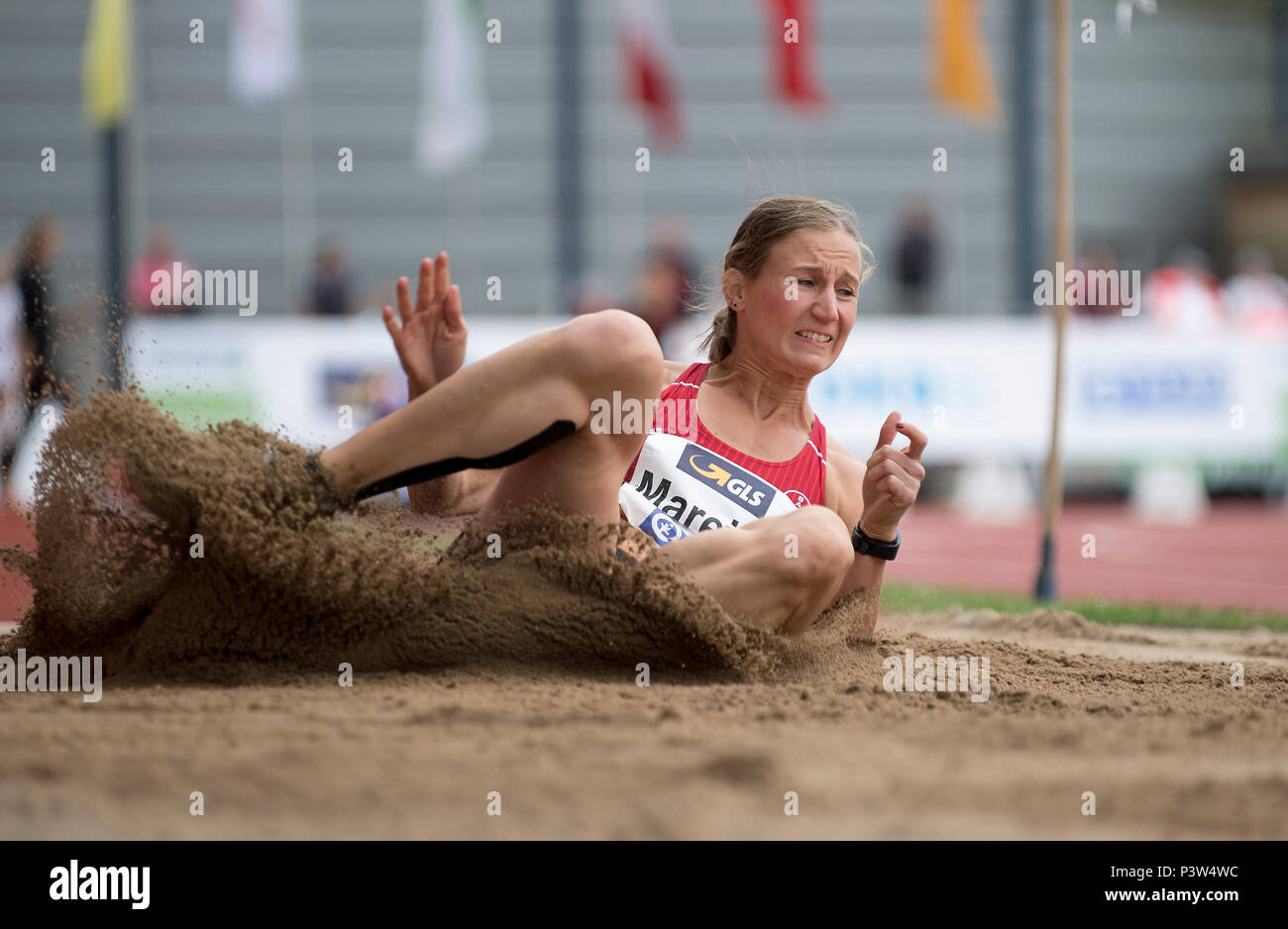 women's long jump landing 0031