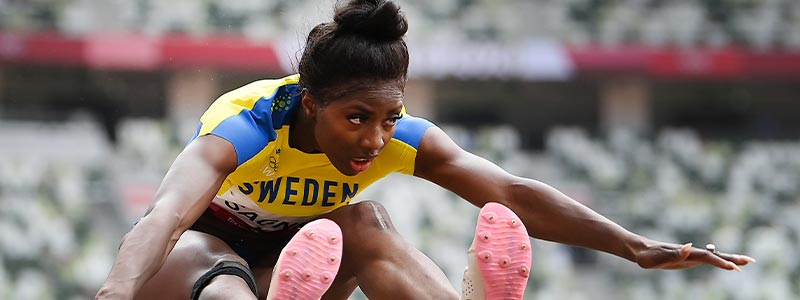 women's long jump landing 0033