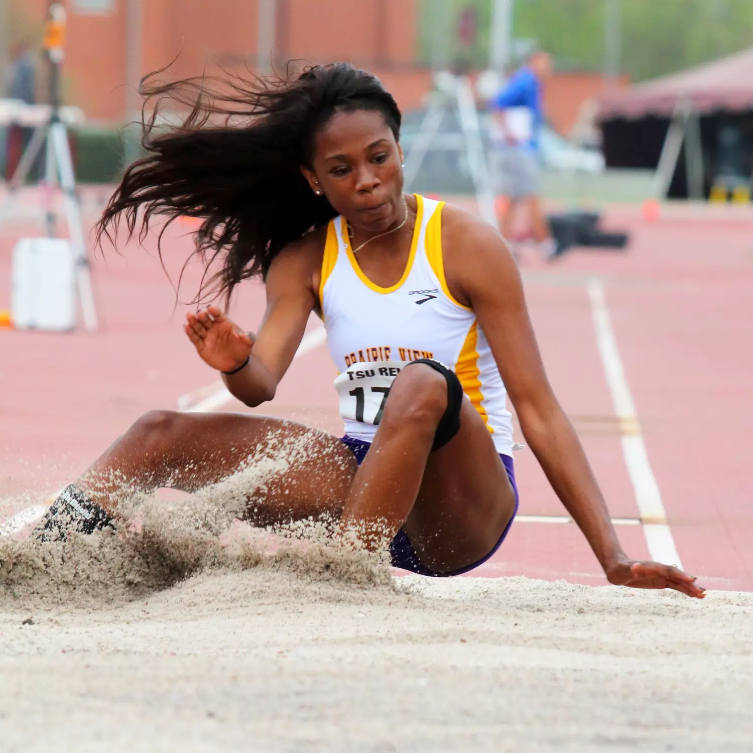 women's long jump landing 0043