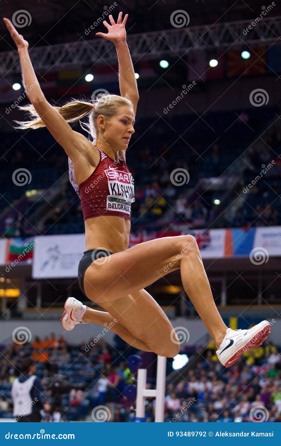 women's long jump landing 0045