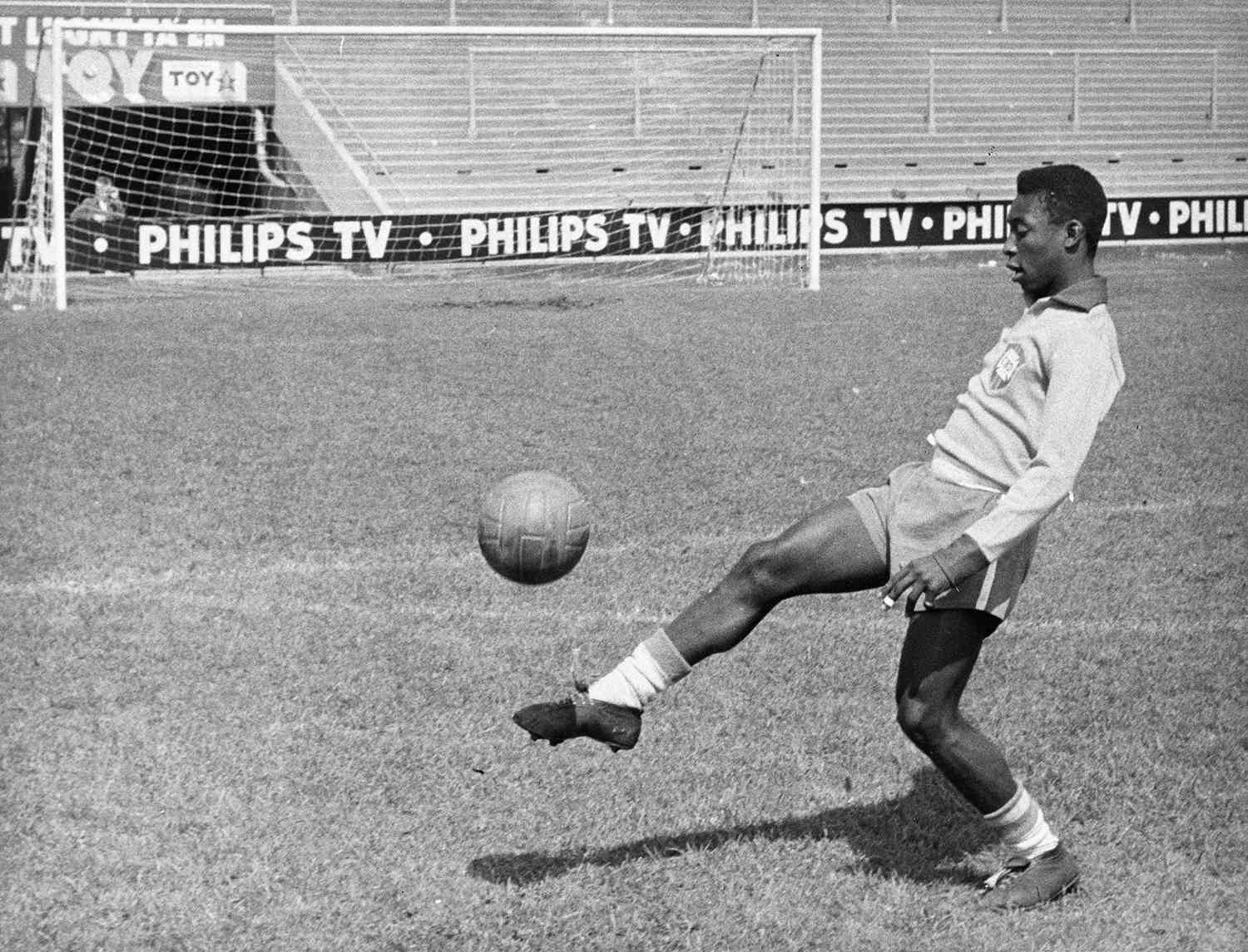 young Pele soccer photos