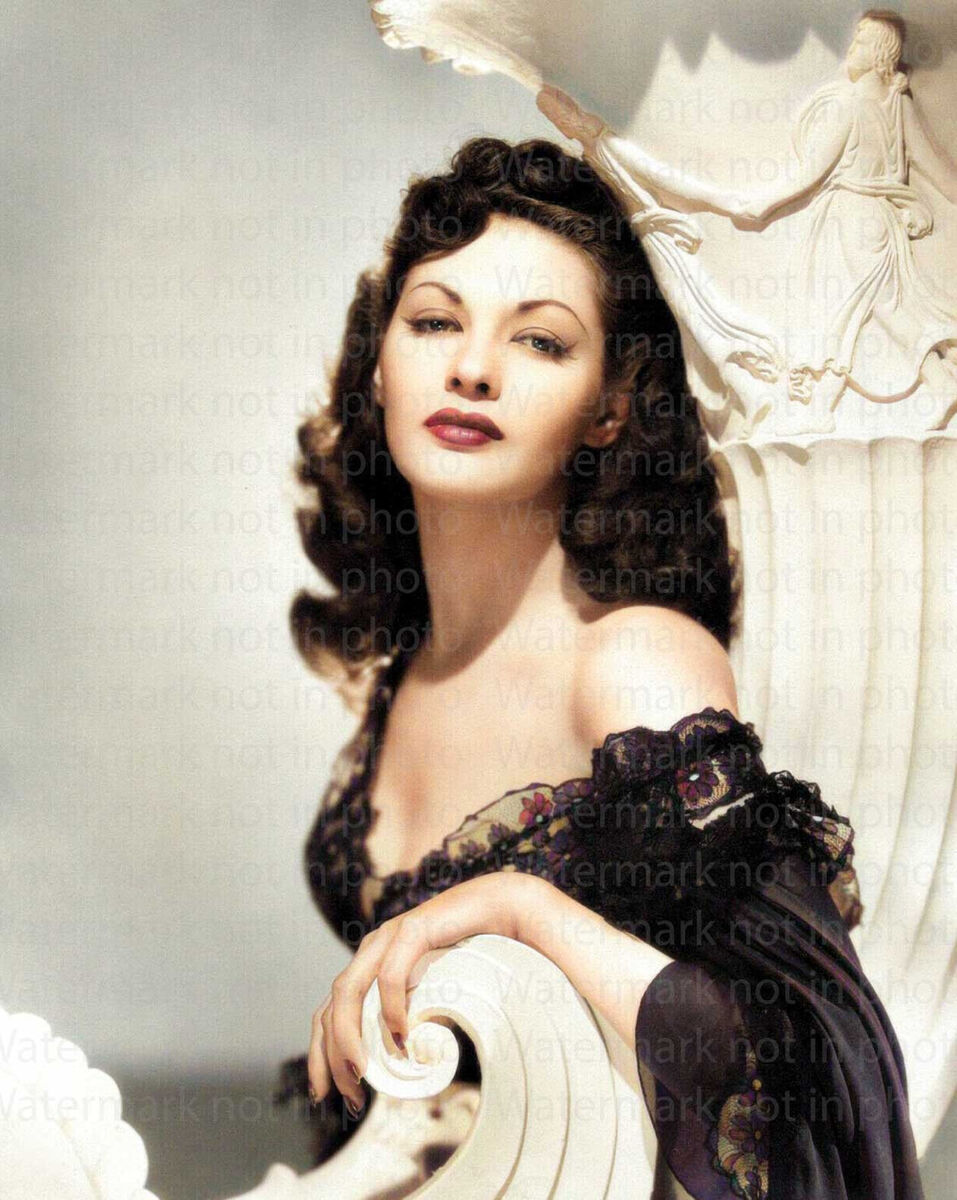 Yvonne De Carlo behind the scenes.