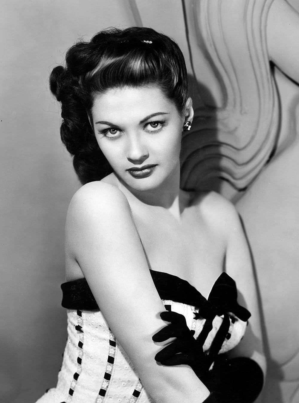 Yvonne De Carlo photos