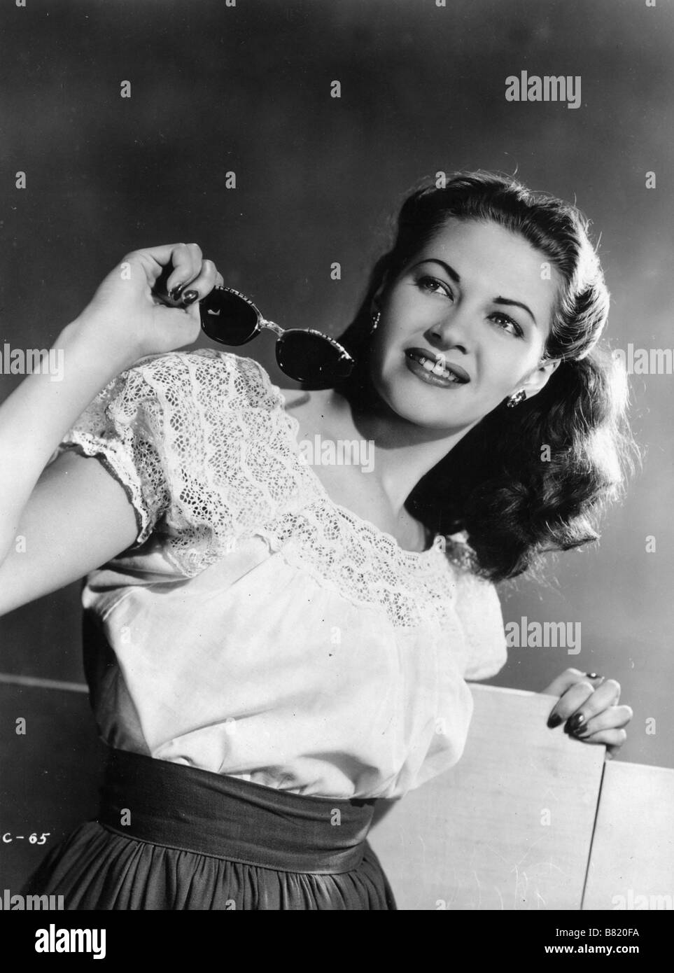 Yvonne De Carlo vintage images