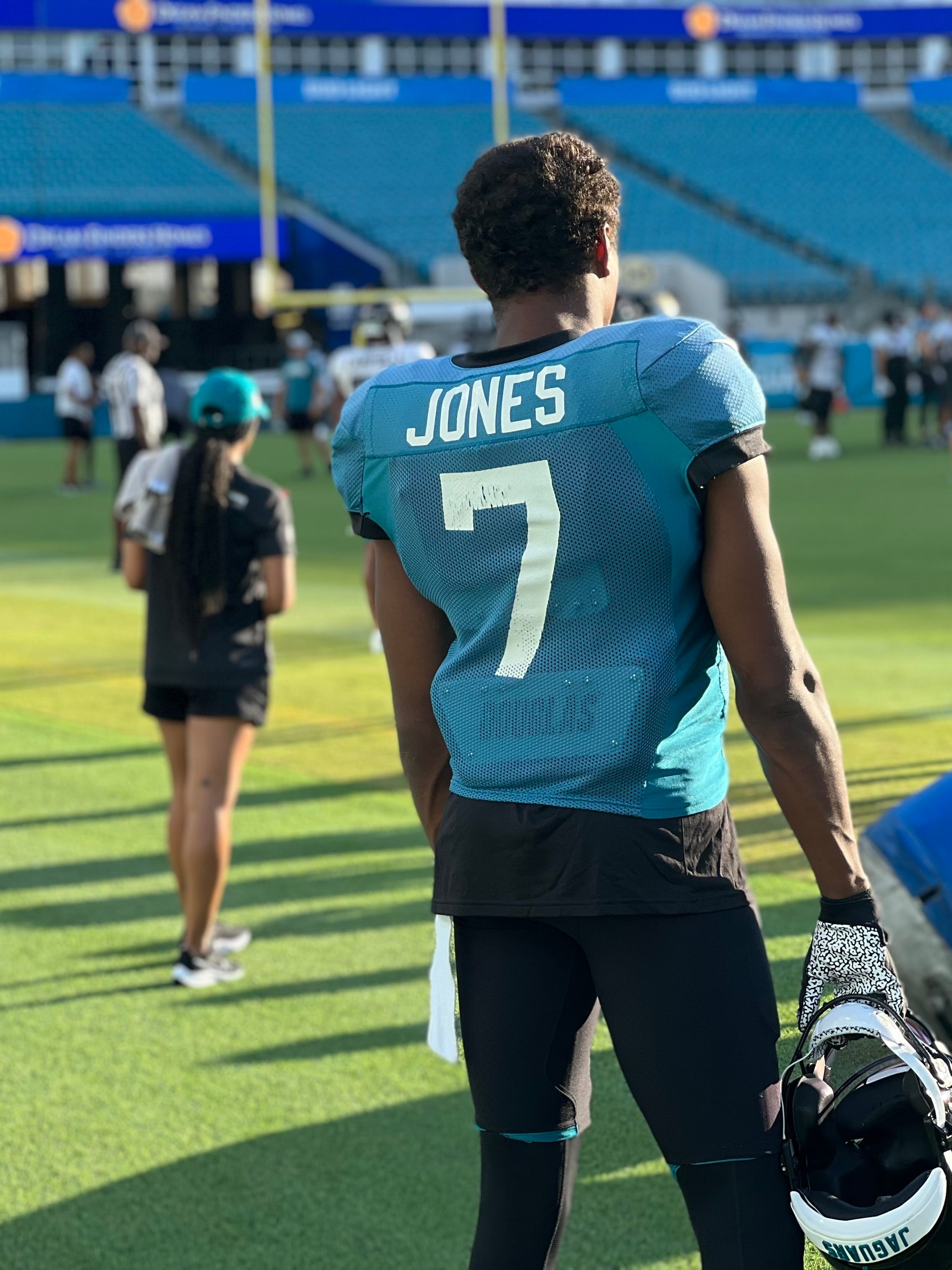 zay jones touchdown 0012