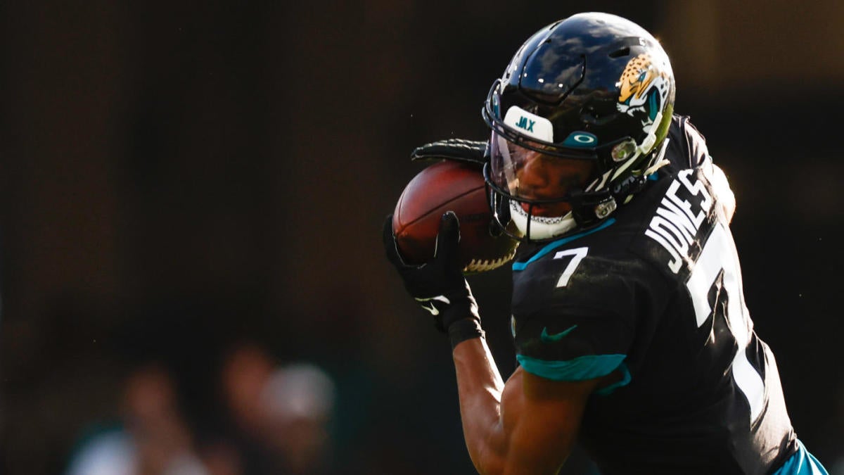 zay jones touchdown 0029
