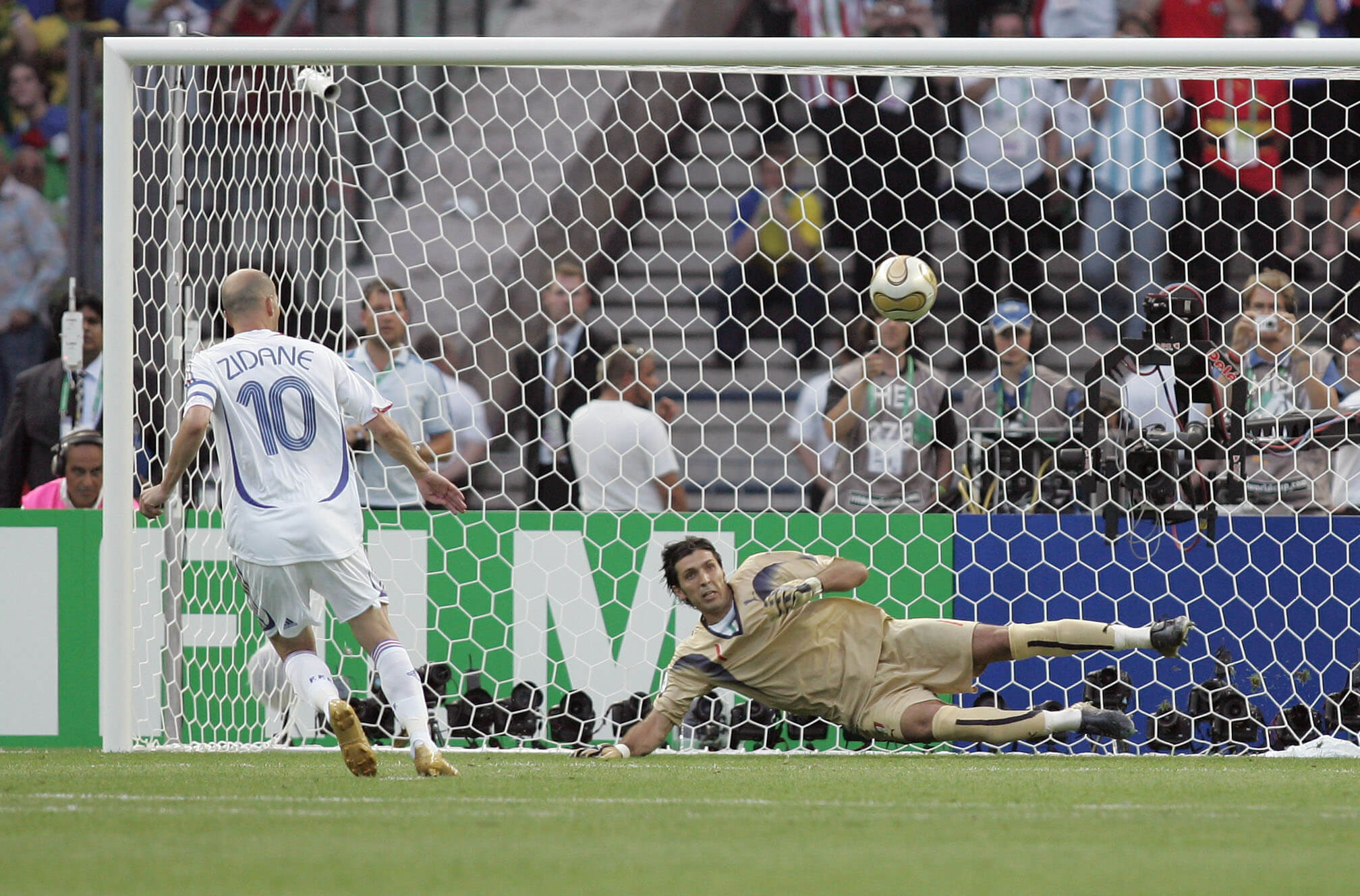 zidane walking past the world cup 0016