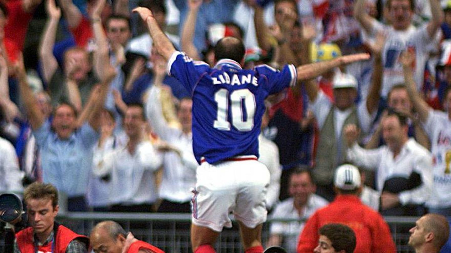 zidane walking past the world cup 0025