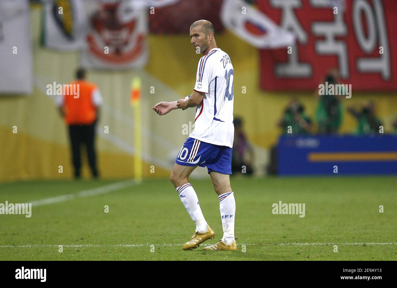 zidane walking past the world cup 0032