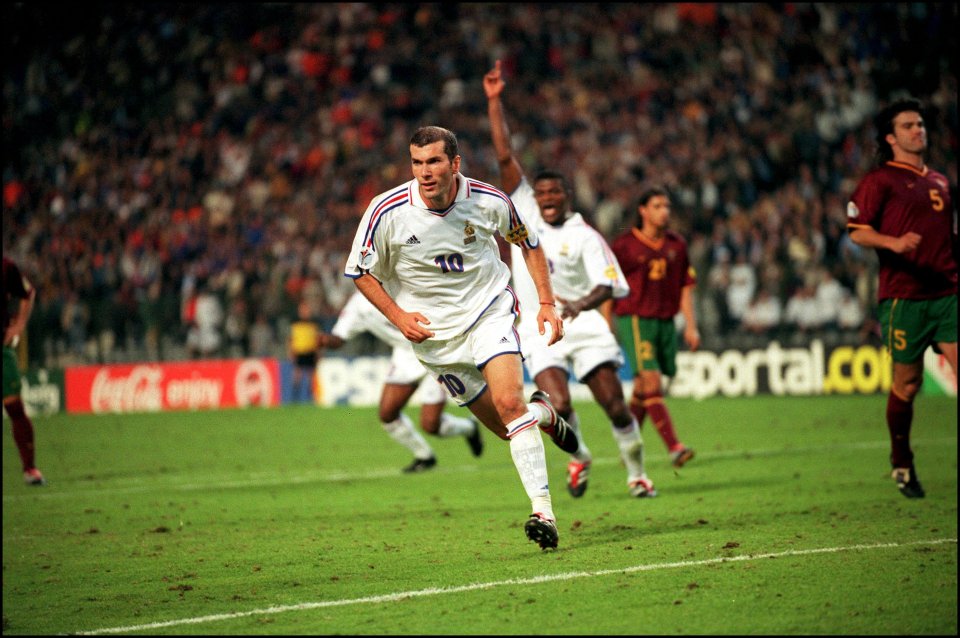 zidane walking past the world cup 0073